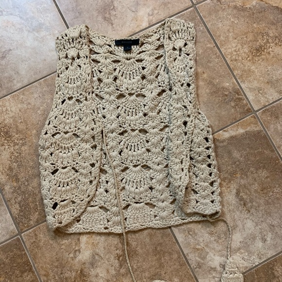 EXPRESS Crochet Vest - Picture 3 of 3